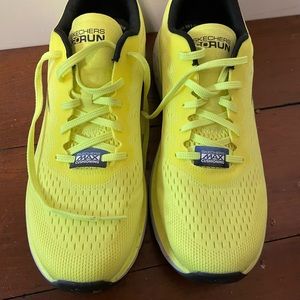 Sketchers Delta-Speed Up Men’s Size 12